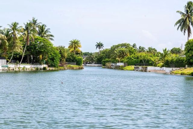 2 of 92 - 5711 Sw 64th Avenue, South Miami, FL