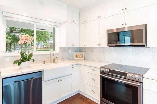 5 of 92 - 5711 Sw 64th Avenue, South Miami, FL