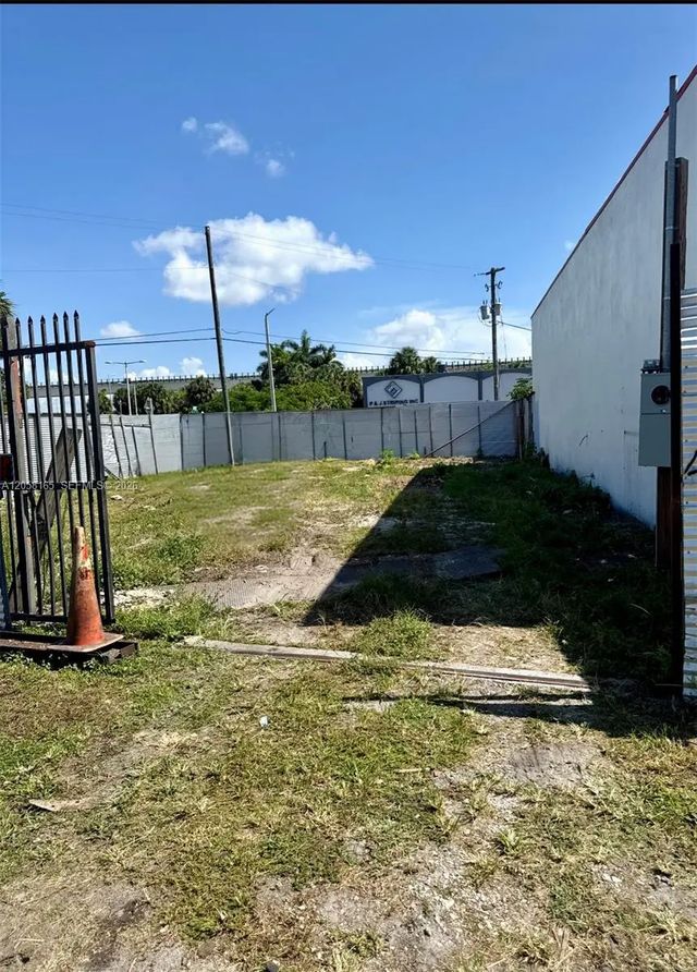 3 of 3 - 2781 Nw 38th Street, Miami, FL