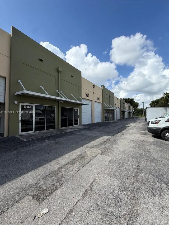 2 of 31 - 10601 Nw 122nd Street #20, Medley, FL