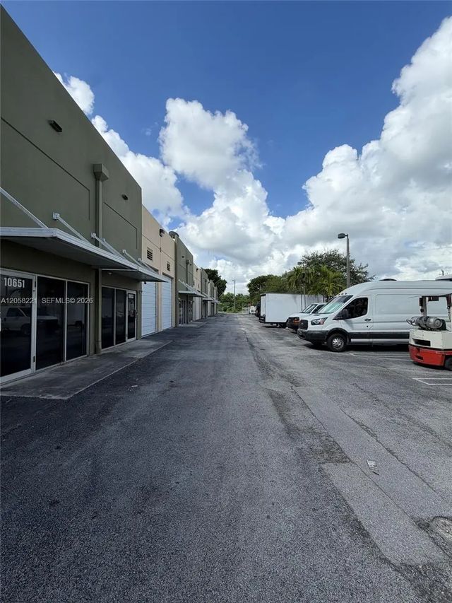 4 of 31 - 10601 Nw 122nd Street #20, Medley, FL