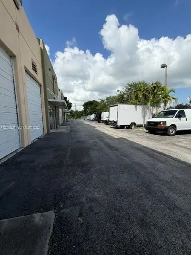 5 of 31 - 10601 Nw 122nd Street #20, Medley, FL