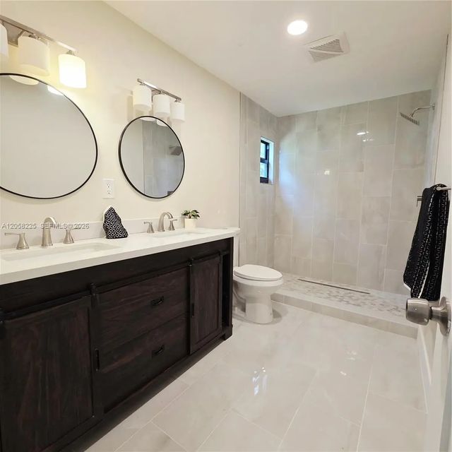 4 of 25 - 601 Ne 1st Street, Pompano Beach, FL