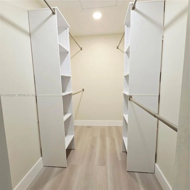 5 of 25 - 601 Ne 1st Street, Pompano Beach, FL