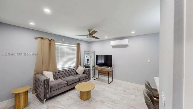 3 of 33 - 1904 Sw 28th Street, Fort Lauderdale, FL
