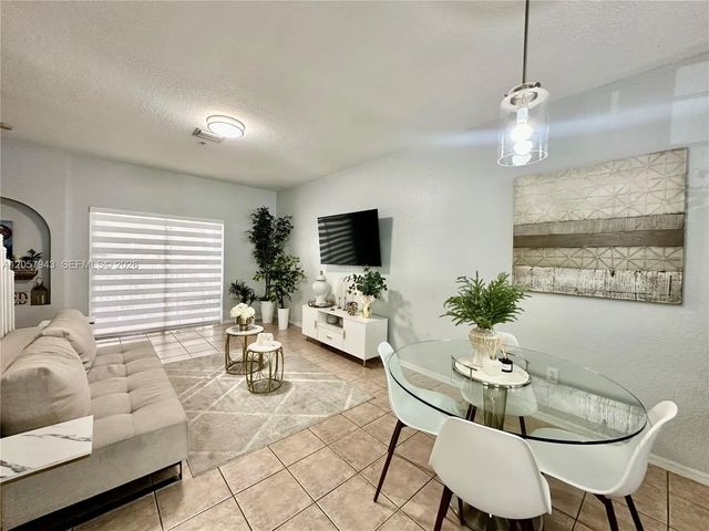 5640 Nw 115th Court #206, Doral