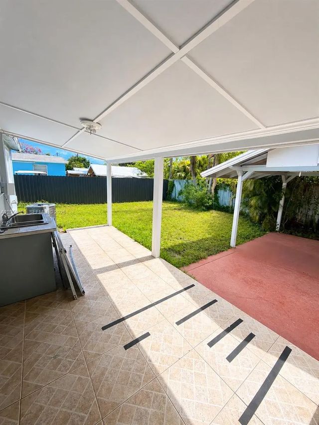 2 of 13 - 5651 Ne 9th Avenue, Oakland Park, FL