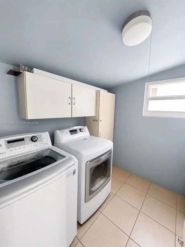 4 of 13 - 5651 Ne 9th Avenue, Oakland Park, FL