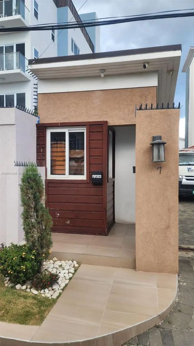 3 of 22 - 7 Roseneath Avenue #d, , 