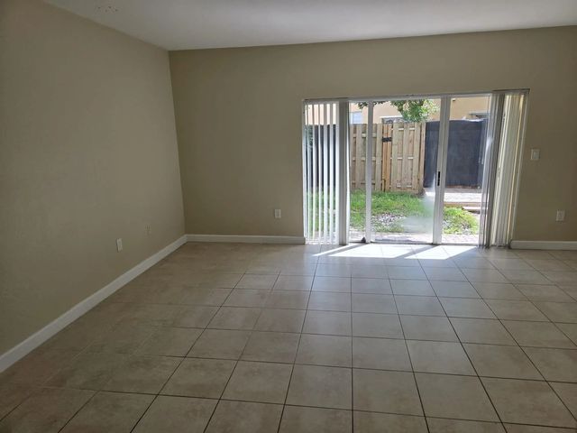4 of 21 - 1575 Ne 33 Avenue #101, Homestead, FL