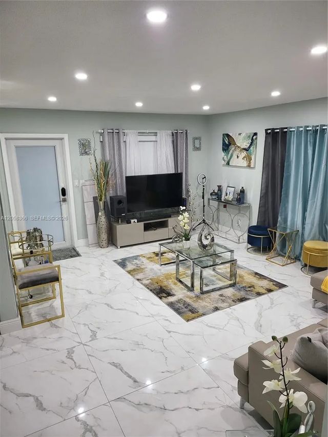 2 of 17 - 1747 Rodman Street #110, Hollywood, FL