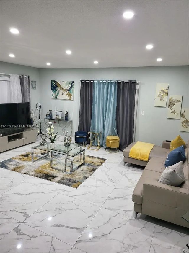 3 of 17 - 1747 Rodman Street #110, Hollywood, FL