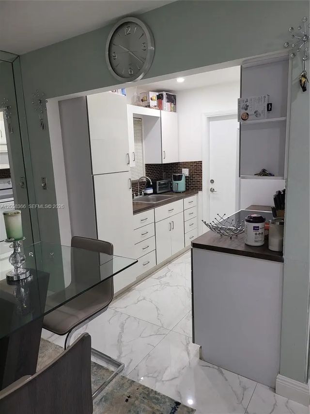 4 of 17 - 1747 Rodman Street #110, Hollywood, FL