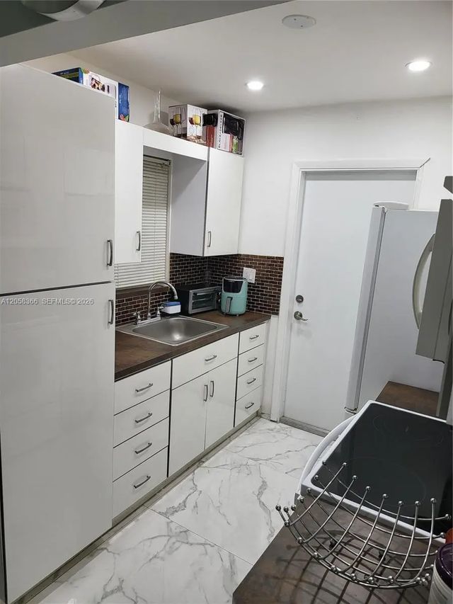 5 of 17 - 1747 Rodman Street #110, Hollywood, FL