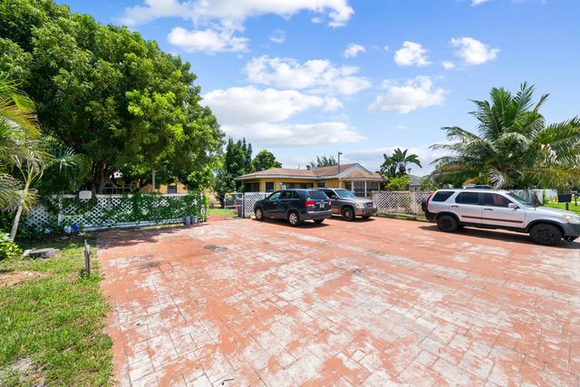 3 of 25 - 4373 Venus Avenue, West Palm Beach, FL
