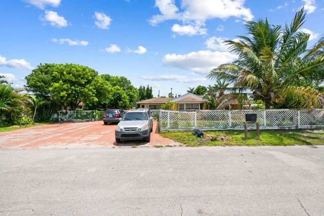 4 of 25 - 4373 Venus Avenue, West Palm Beach, FL