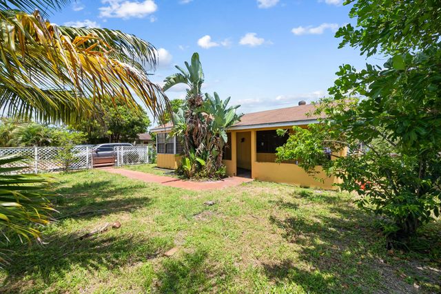 5 of 25 - 4373 Venus Avenue, West Palm Beach, FL