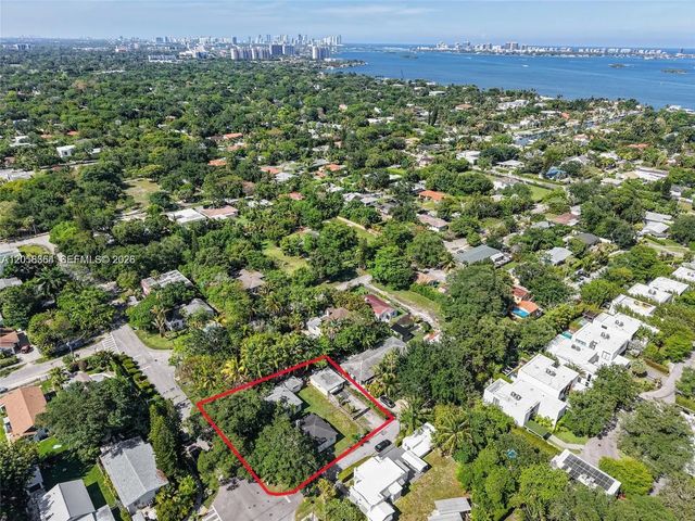 4 of 13 - 8701 Ne 8th Court, Miami, FL