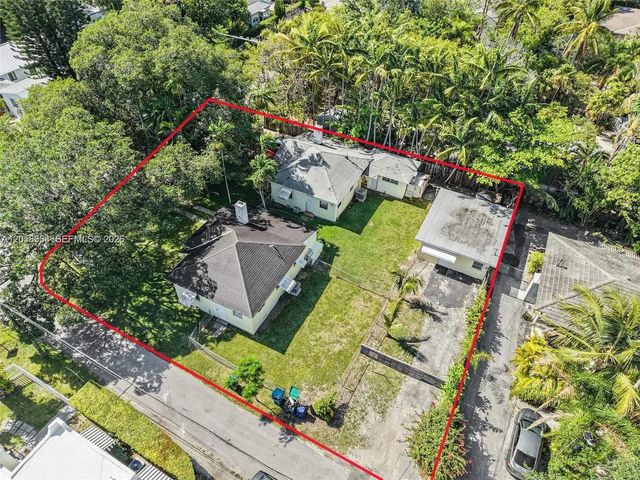 5 of 13 - 8701 Ne 8th Court, Miami, FL