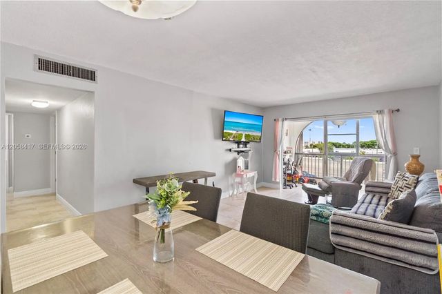 3 of 22 - 6215 W 20th Avenue #402, Hialeah, FL