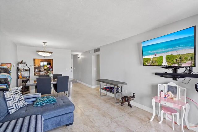 4 of 22 - 6215 W 20th Avenue #402, Hialeah, FL