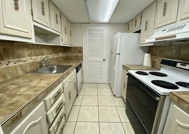 3 of 11 - 301 Croton Avenue #407, Lantana, FL