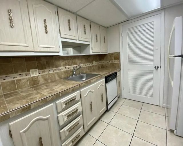 4 of 11 - 301 Croton Avenue #407, Lantana, FL
