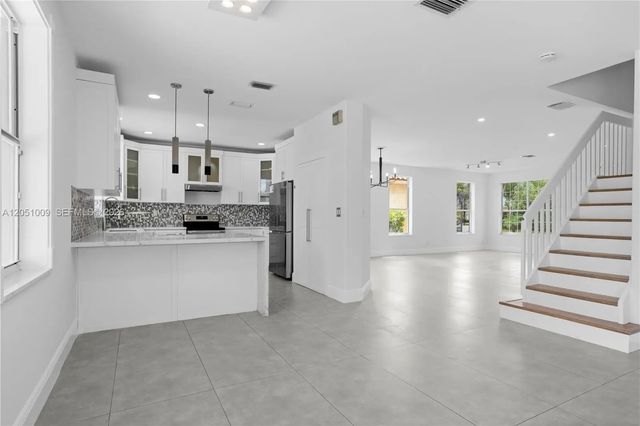 4 of 38 - 4303 Diamond Row, Weston, FL
