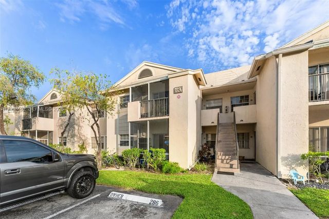 2 of 19 - 680 Cypress Club Way #g10, Deerfield Beach, FL