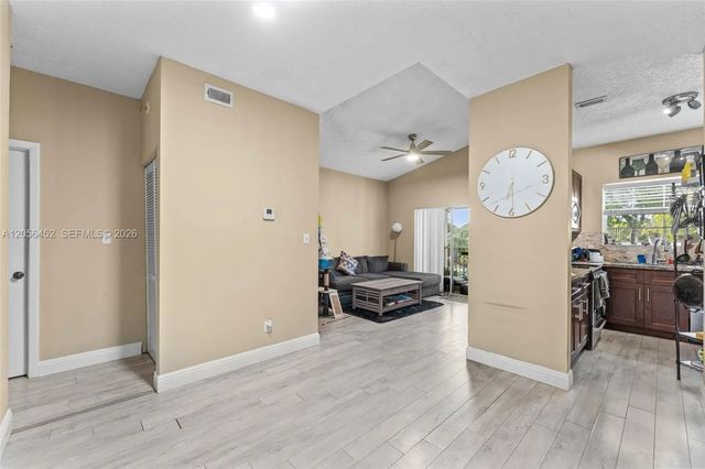 4 of 19 - 680 Cypress Club Way #g10, Deerfield Beach, FL