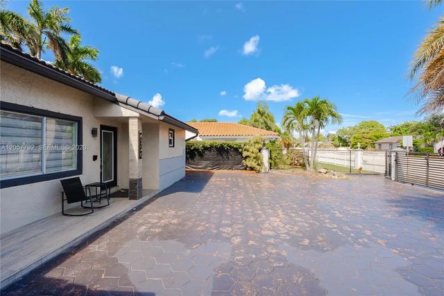 4 of 31 - 6320 Nw 199th Street, Hialeah, FL