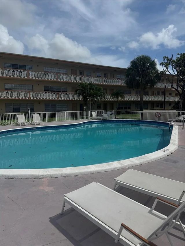 11855 Ne 19th Drive #22, North Miami