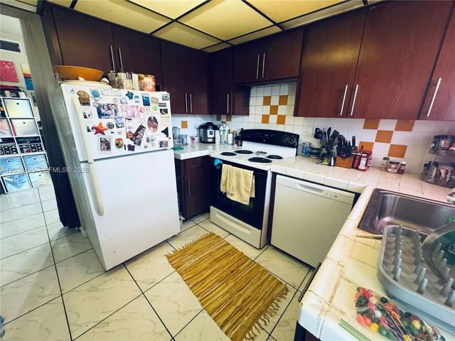 5 of 10 - 11855 Ne 19th Drive #22, North Miami, FL