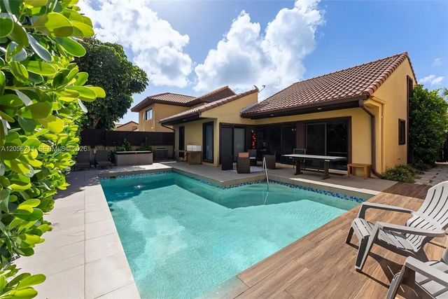 1017 Ne 202nd Lane, Miami