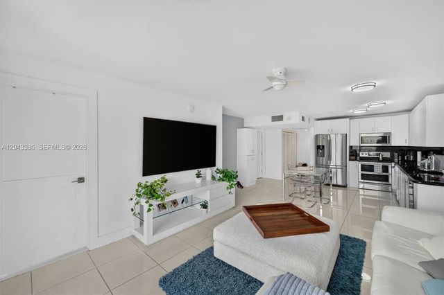 5 of 19 - 401 Ocean Drive #1001, Miami Beach, FL