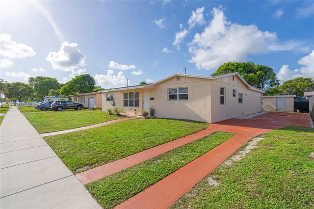 2 of 33 - 1420 Nw 195th Street, Miami Gardens, FL