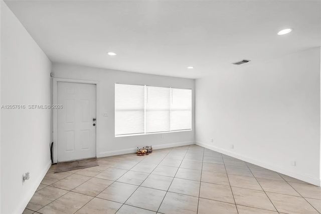 3 of 33 - 1420 Nw 195th Street, Miami Gardens, FL
