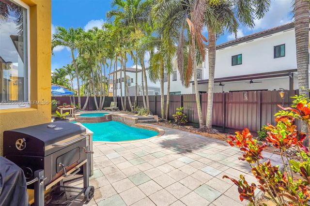 4 of 83 - 15664 Sw 12th Terrace, Miami, FL