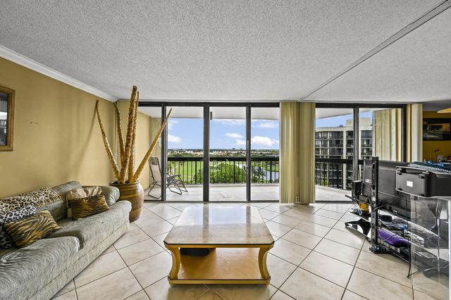 2 of 22 - 2425 Presidential Way #1006, West Palm Beach, FL
