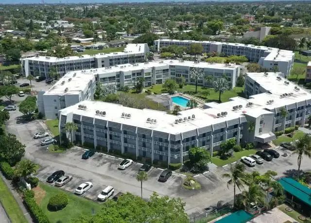 2 of 4 - 6700 Royal Palm Boulevard #203d, Margate, FL