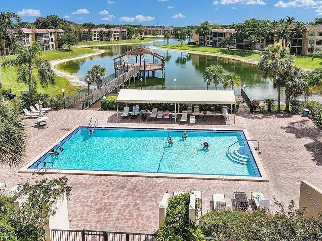 3 of 4 - 6700 Royal Palm Boulevard #203d, Margate, FL