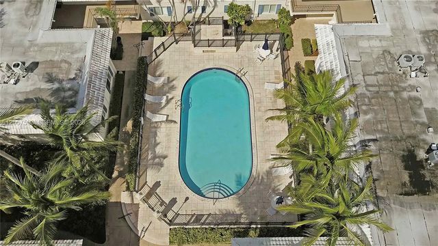 8617 Sw 68th Court #24, Pinecrest