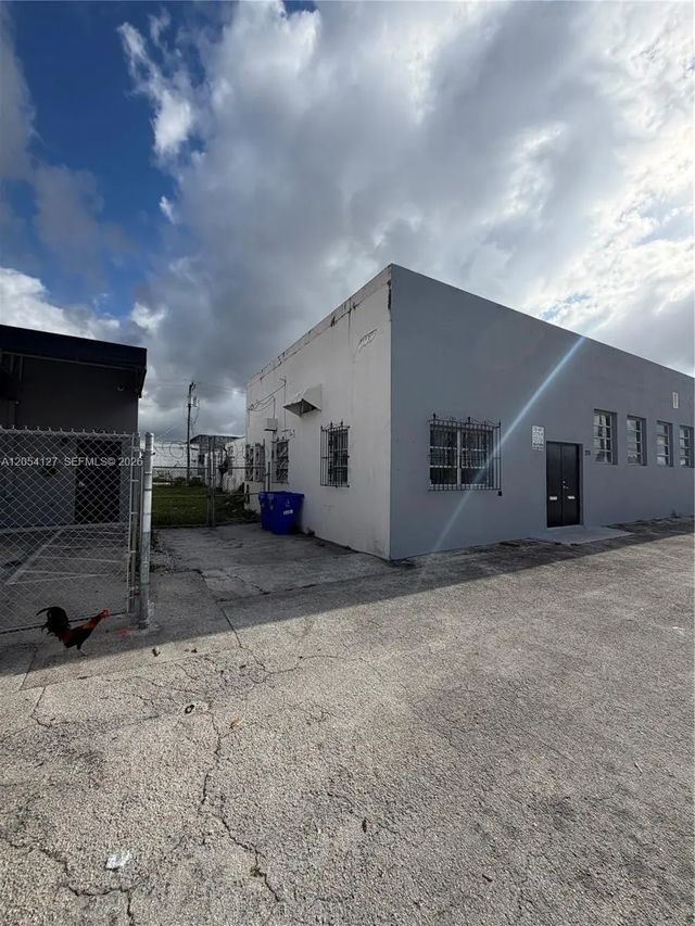 2 of 7 - 211 W 22nd Street, Hialeah, FL