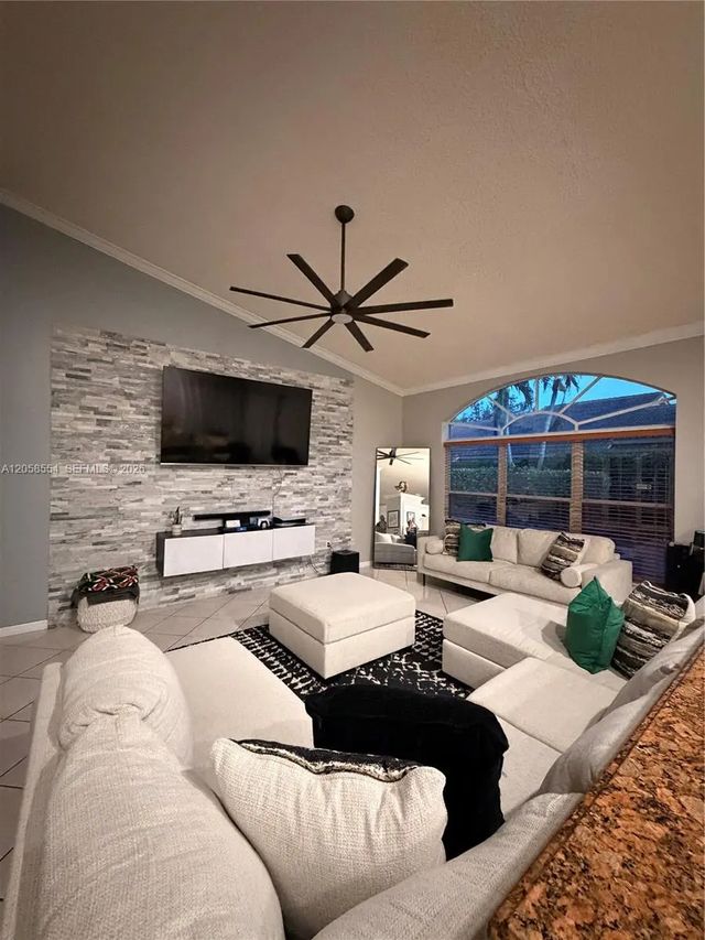 5 of 12 - 19450 Nw 7th Street, Pembroke Pines, FL