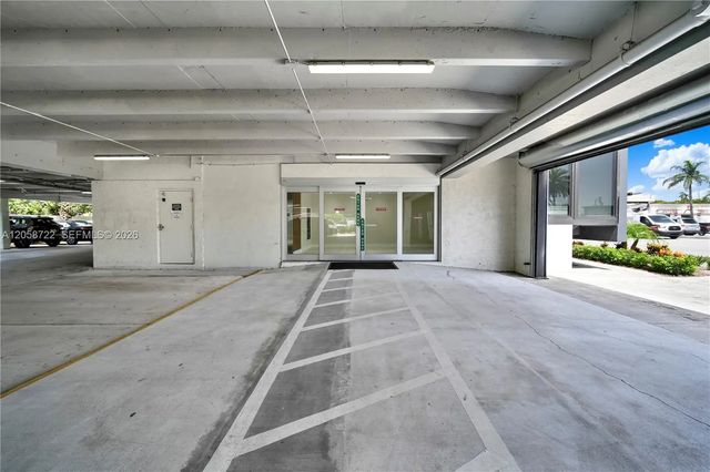 2 of 6 - 5740 Hollywood Boulevard, Hollywood, FL