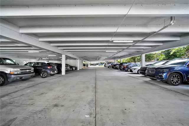 3 of 6 - 5740 Hollywood Boulevard, Hollywood, FL