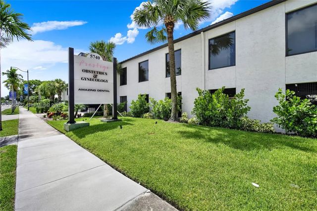 4 of 6 - 5740 Hollywood Boulevard, Hollywood, FL