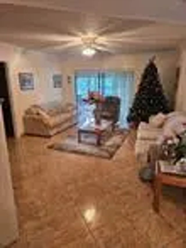 5 of 21 - 4000 Nw 44th Avenue #210, Lauderdale Lakes, FL