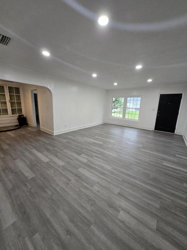 4 of 32 - 8305 Hogan Road, Jacksonville, FL