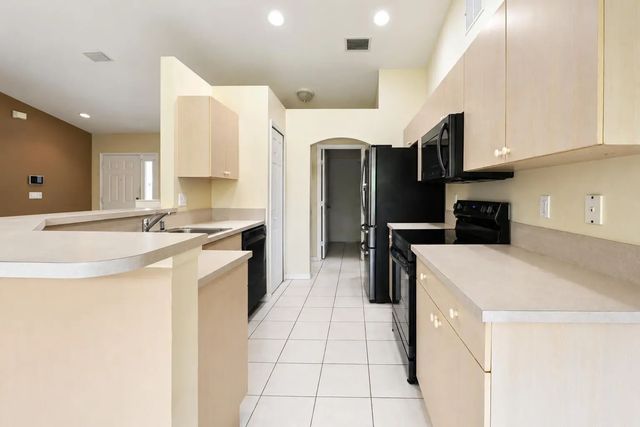 5 of 23 - 491 Se Starflower Avenue, Port St. Lucie, FL